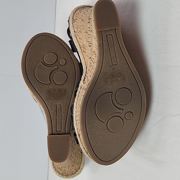 NWT Fergalicious By Fergie Black Wedge Sandals Size 6 4.5" Heel - Picture 5 of 11